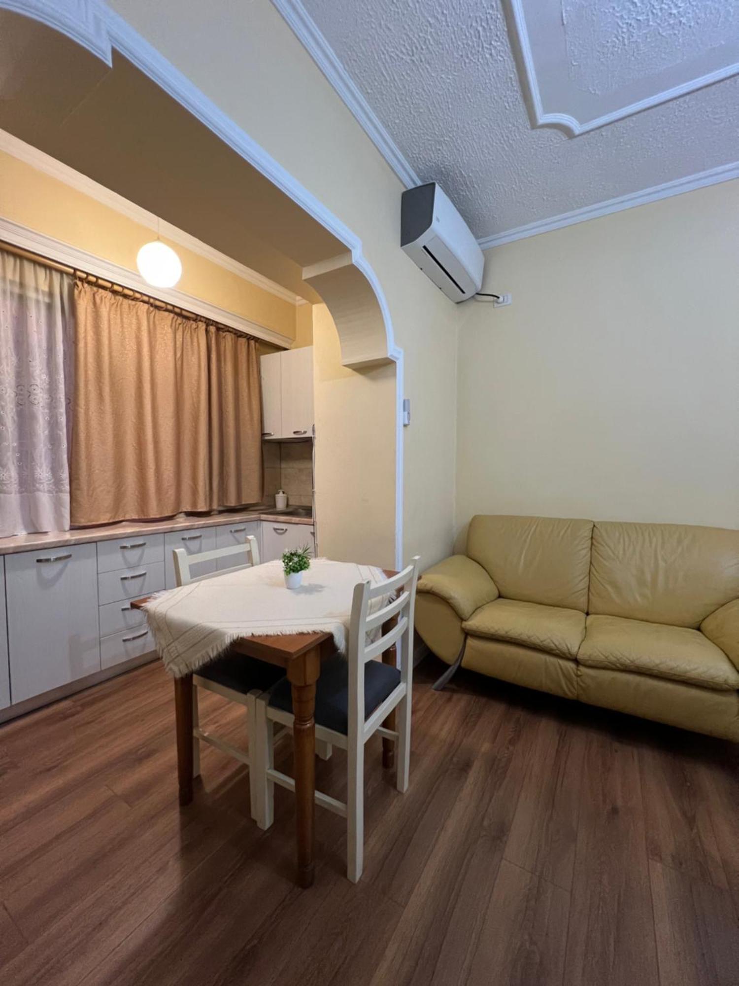 Alle'S M Shyri Studio Apartment Tiranë Ngoại thất bức ảnh