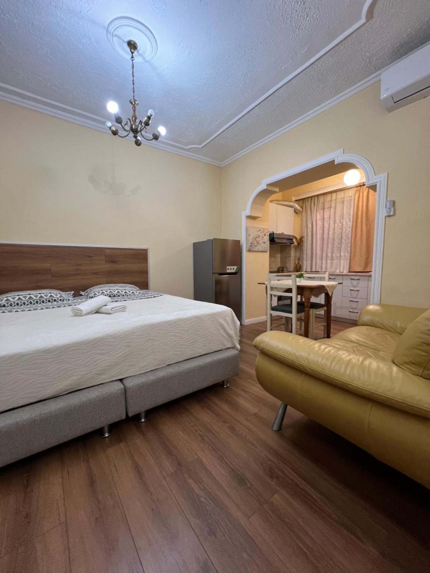 Alle'S M Shyri Studio Apartment Tiranë Ngoại thất bức ảnh